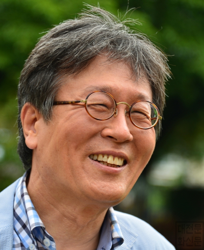 [크기변환]이은봉 관장 사진.jpg