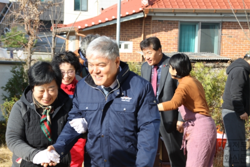 [크기변환]5 깜짝방문한 문정우 금산군수 김영식 금산읍장.JPG