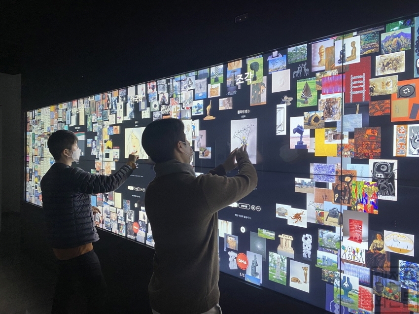 [크기변환]대전시립미술관 소장품 미디어월 공개-현장사진.jpg