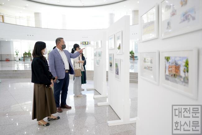 [크기변환](9.27)대전광역시의회 어반스케치 전시 사진 (1).jpg