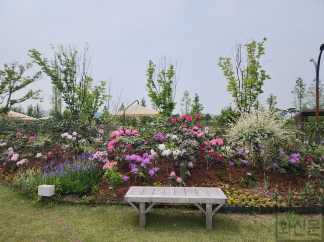 [크기변환]1. 만병초 특별전 포토존.jpg