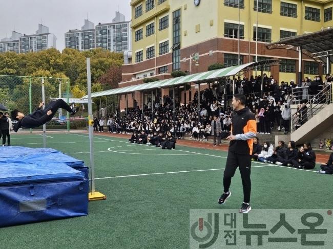 우상혁 시범.jpg