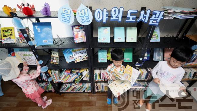 [크기변환]20250729-용운동 물놀이장 물빛 야외도서관3.jpg