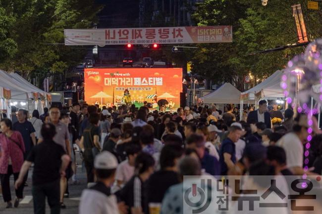 [크기변환]1.골목에 생명을… 대전 대덕구, ‘대전 0시축제 with 대덕거리 페스티벌’ 성료(4).jpg