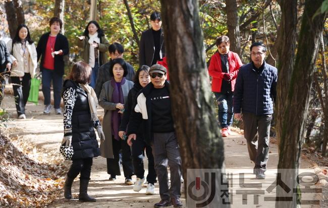 [크기변환]20251117-용운동 성동산 맨발길 조성3.jpg