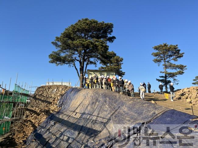 [크기변환]2. 계족산성 성곽 보수공사 마침내 재개-현장공개1.jpg
