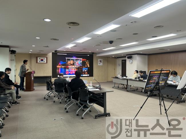 [크기변환]사진3) 4일 서구청 장태산실에서 열린 대덕대로 미디어 파사드 공모 심사 장면.jpg